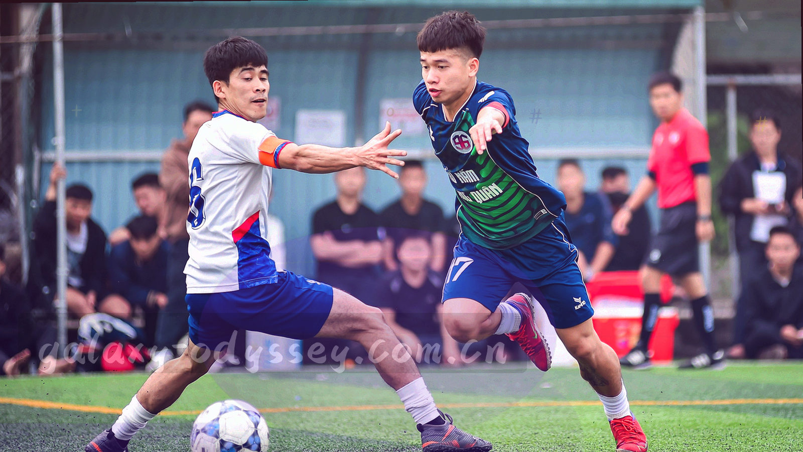 三档亮度与两档色温交叉的矩阵信息图，深色底上六个发光单元格